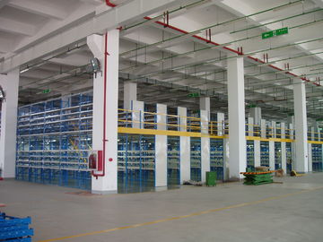 二重のフロアーリングの側板との 5m の高さに棚に置く産業中二階床