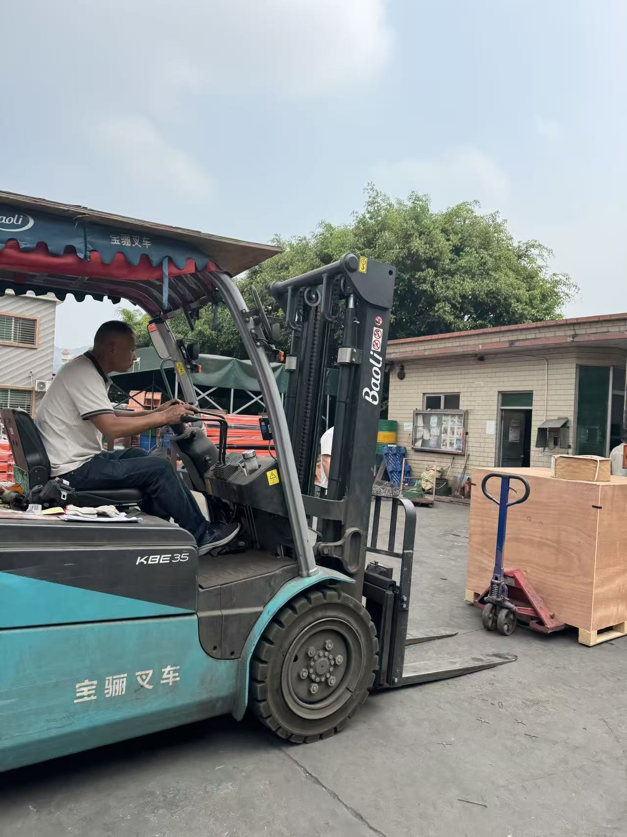 最新の企業ブログについて グローバルデリバリーの実践：金型保管ラックの移動