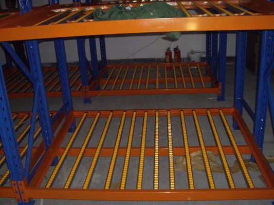 購入 調節可能な高密度の割れた場合の多レベルが付いている軽量カートンの流れの棚 オンライン製造